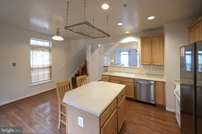 2985 Huntington Grove Square