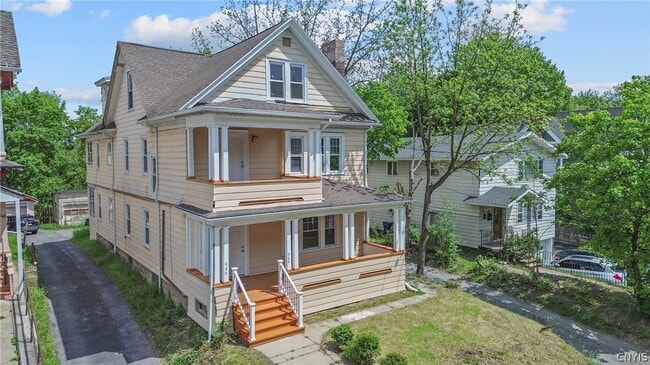 Building Photo - 944 Bellevue Ave