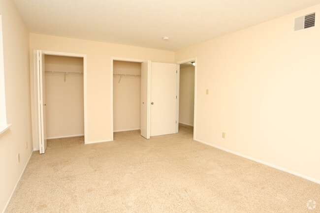 1BR, 1BA - 863 SF - Bedroom
