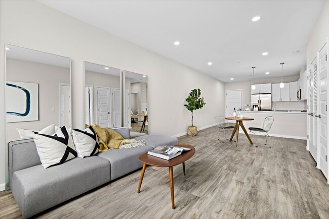 Photo - 313-315 Lake St