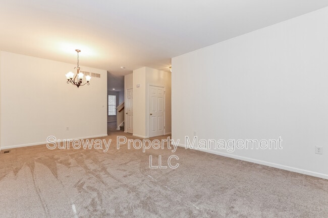 Photo - 162 Chancellor Dr