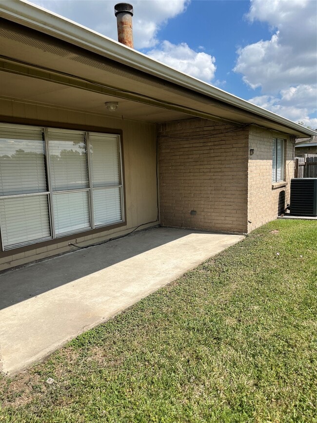 Building Photo - 8415 Blacksmith Dr