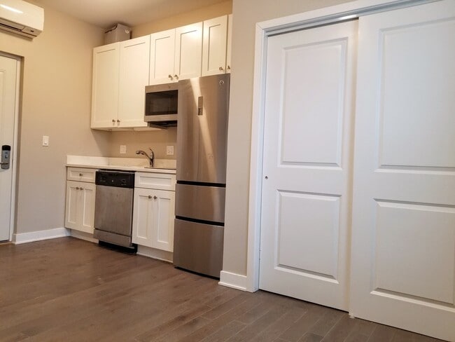 Photo - 1409 W Diversey Pkwy Unit 203