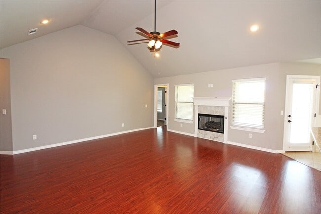 Photo - 902 SW Caprington St