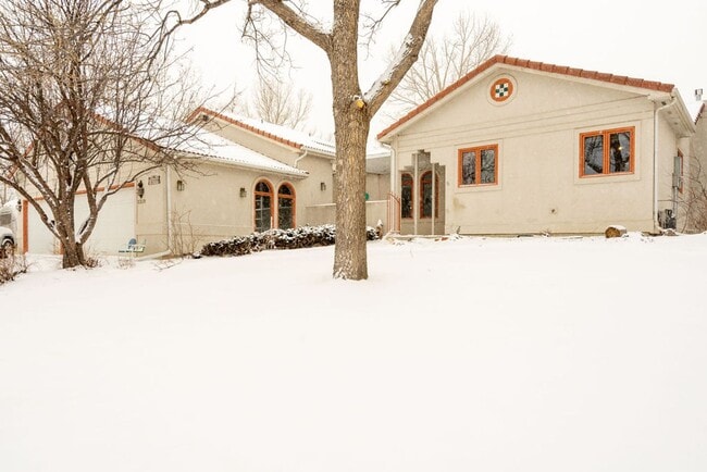Building Photo - Beautiful and spacious 5 bedroom home located near Long Pond Reservoir in NE Fort Collins