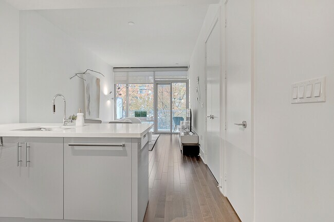 Photo - 39 Queens Quay E