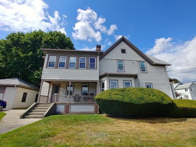 Building Photo - 42 Sumner St Unit 1