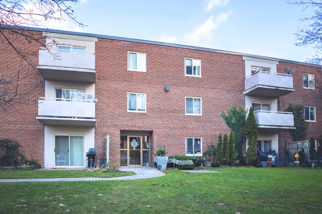 Building Photo - 366-368 Oxford Street W Apartments