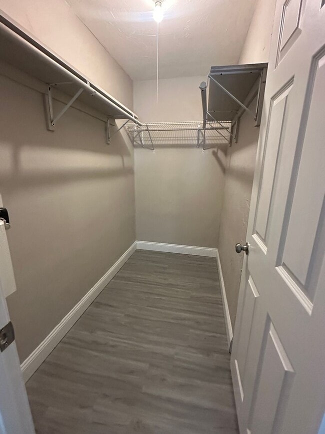 Photo - Spacious 1 Bed/ 1 Bath in Cranston! Unit 435 Oaklawn Ave  114