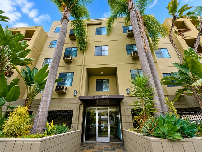 Building Photo - Charming 1 Bedroom Condo in Prime Hillcrest Location – Available Now! Unit 204