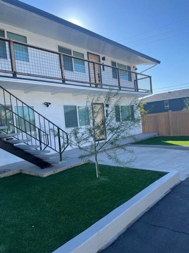 Building Photo - 632-638 Iris Drive Unit 638