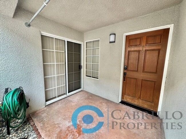 Photo - 1070 Felspar St