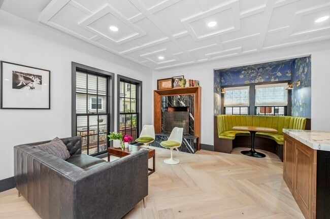 Photo - 208 Windsor St