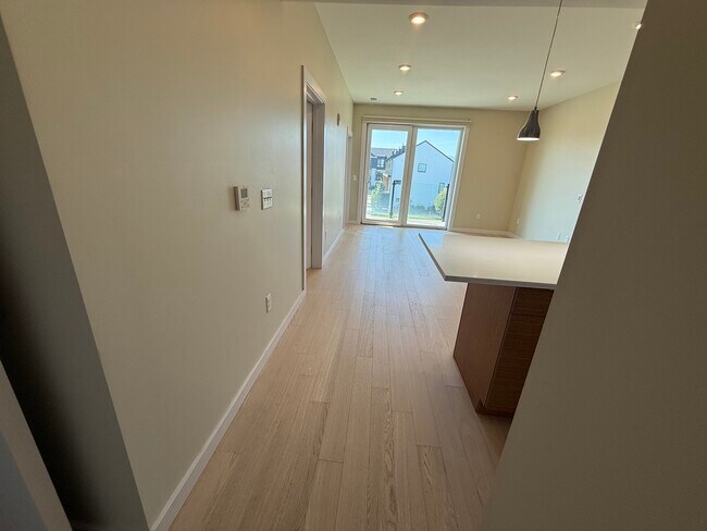 476 Enterprise Blvd