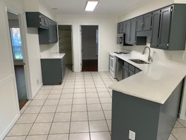 1124 Sewanee Ct