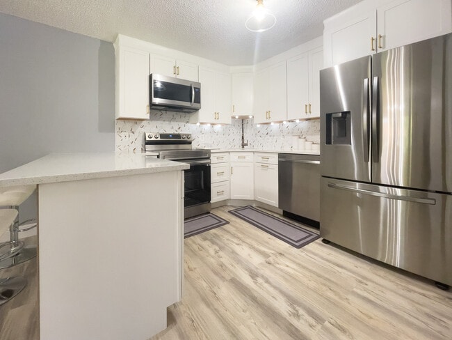 Building Photo - 340 Knotty Pine Cir Unit B2 Rental