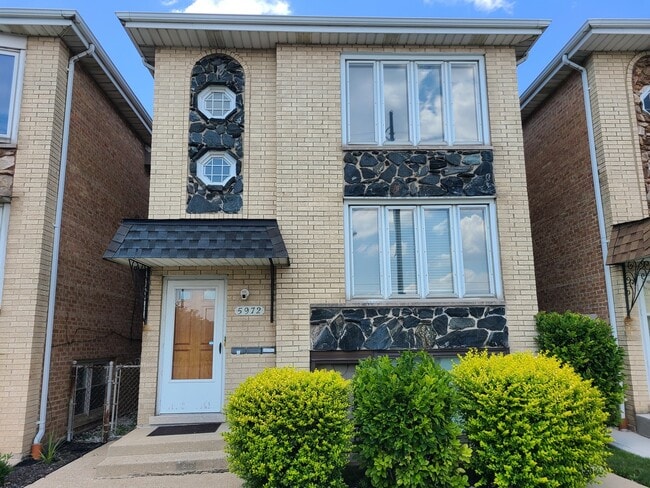 Building Photo - 5972 S Archer Ave Unit GN Rental