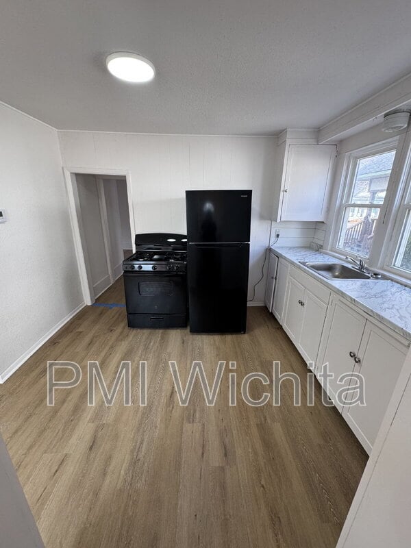 Photo - 258 S Poplar St