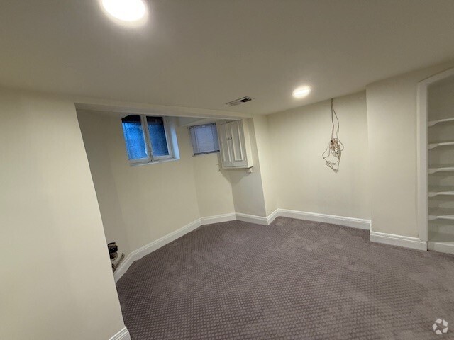 Building Photo - 2104 O St NW Unit #01 Rental