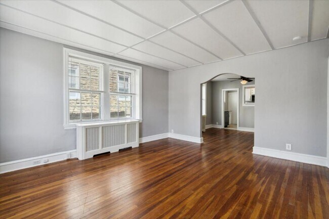 Photo - 7005-07 McCallum St