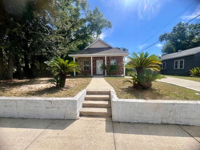 Building Photo - Nice 3BR/2BA Home - Convenient to NAS Pens...