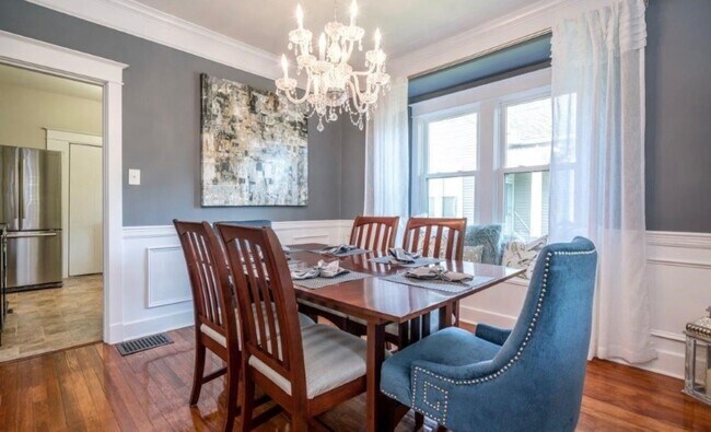 Photo - Gorgeous Renovated Highlands Bungalow – Av...