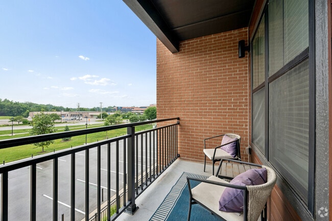 Model - 1BR, 1BA - 757SF - Balcony