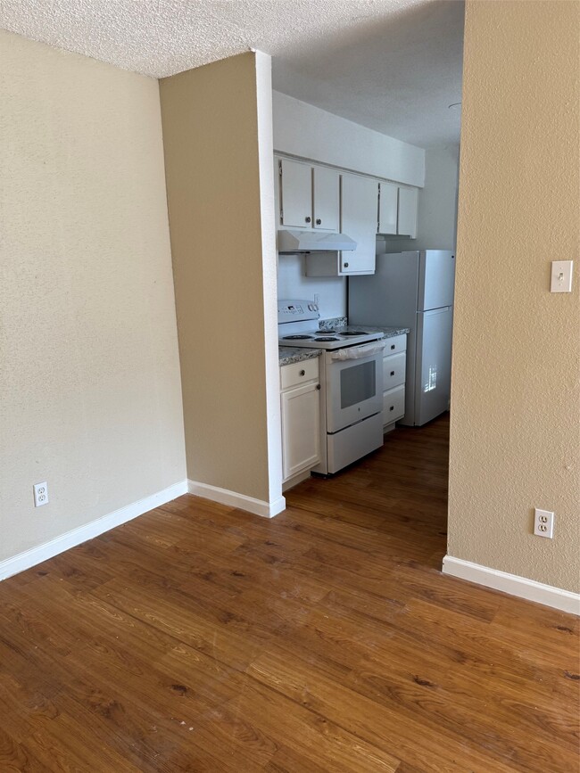 Building Photo - 12615 Brookglade Cir Unit 211