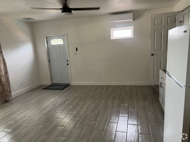 Building Photo - 1809 Barksdale Dr Rental