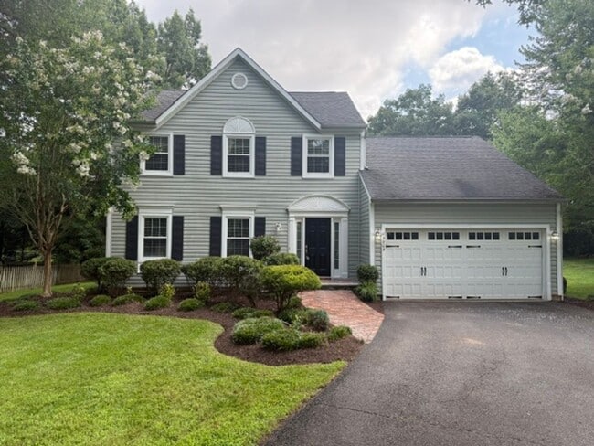 Building Photo - Lovely and Spacious 3 Bedroom 2.5 Bathroom... Rental