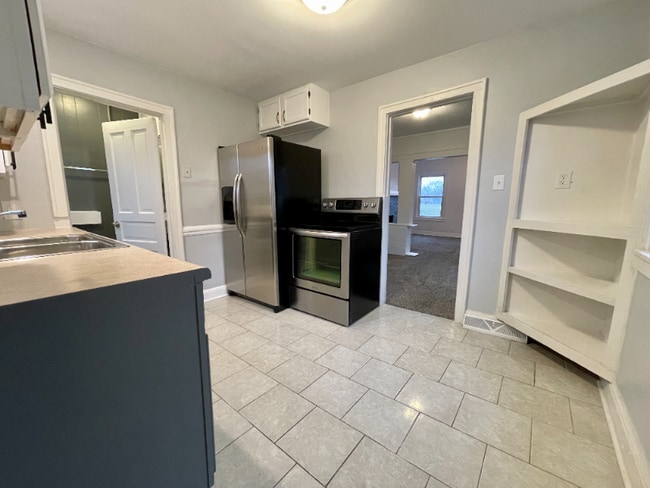 Photo - 404 N 64th St