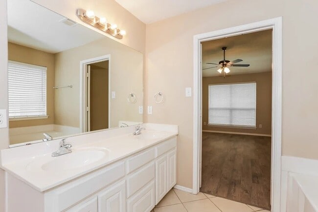 Photo - 2600 Treeview Dr