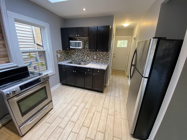 Photo - 254 Holton Ave S