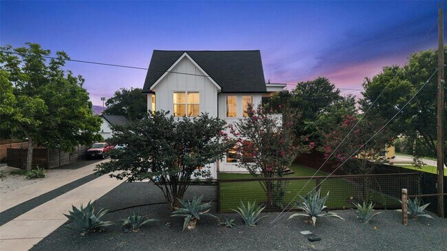 Photo - 5601 Jackie Robinson St