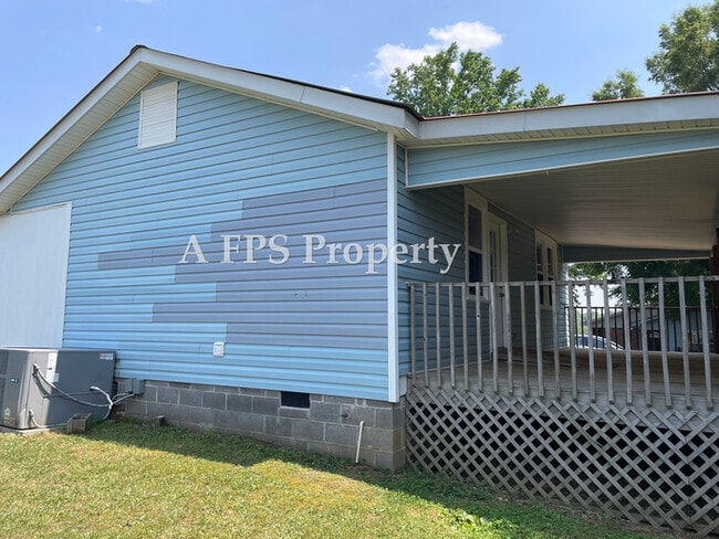 Photo - 581 S Holcomb Rd SW