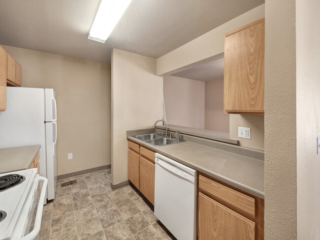 Lexington Hills Apartments