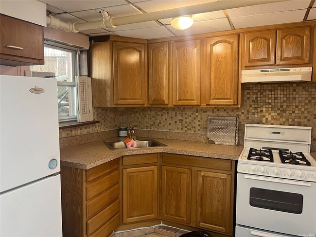 Building Photo - 20-50-50 47th St Unit # 1st Fl
