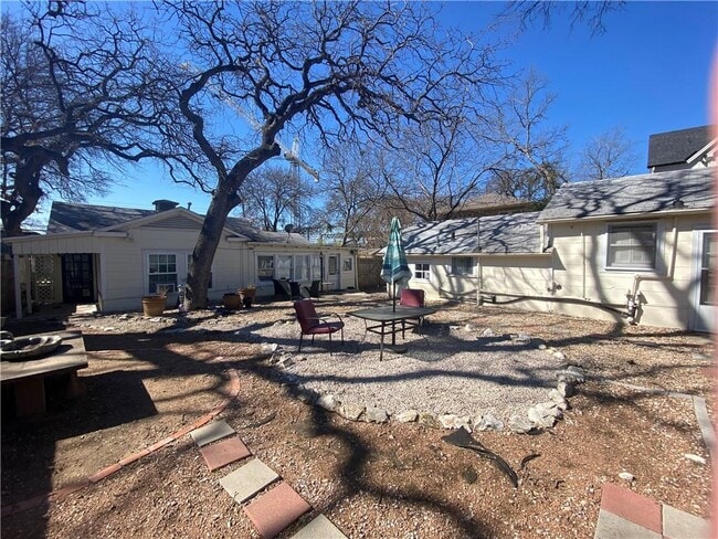 Building Photo - 2608 W 8th St