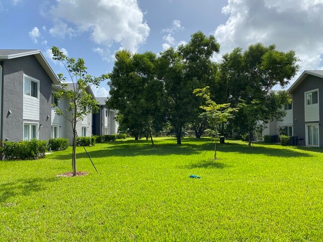 Building Photo - Miga Townhomes