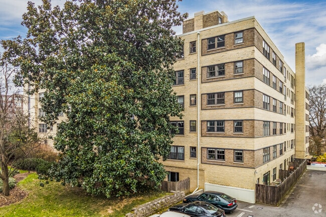 3901 catedral Ave NW - Marlyn