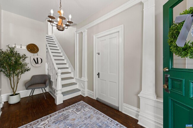 Photo - 830 W Beverley St Townhome