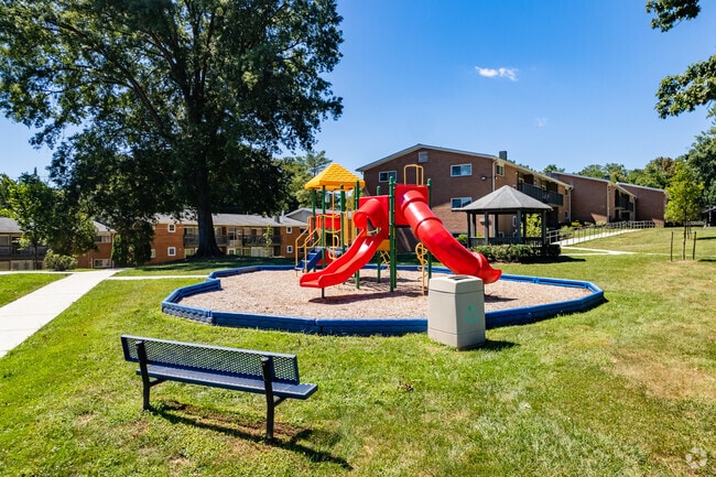 Building Photo - Parkside Landing