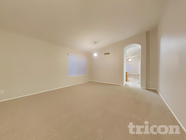 Photo - 15833 W Moreland St
