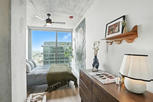 Photo - 312 N May St