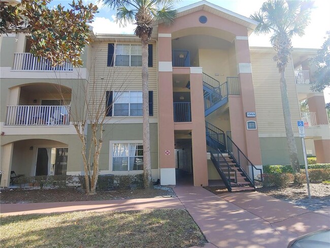 Building Photo - 1969 Summer Club Dr Unit 311