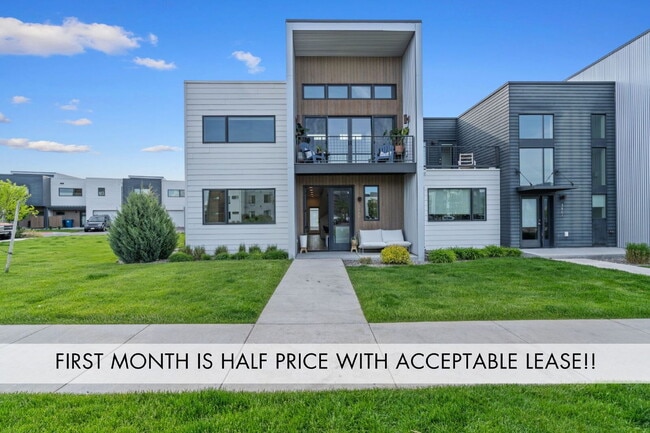 Building Photo - Modern Luxury in this end unit Blondie Condo