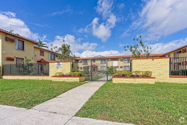 Building Photo - 661 SW 11th St Unit 21W Rental