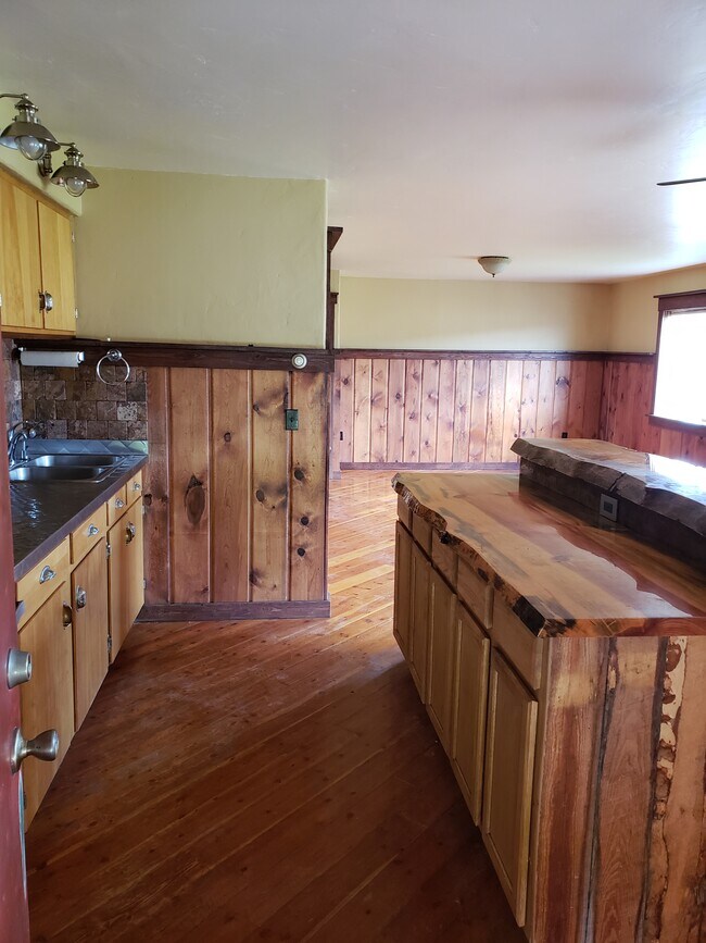 Photo - 188 Wittlake Dr Apartments Unit Upper