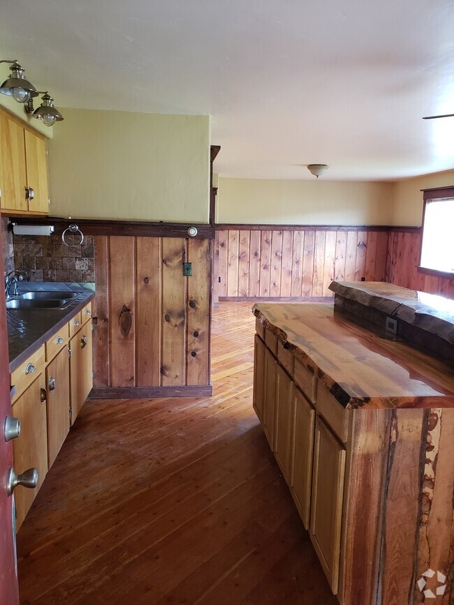 Building Photo - 188 Wittlake Dr Unit Upper Rental
