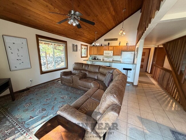 Photo - 2 Bedroom Duplex in Tyrolia! Summer pool!